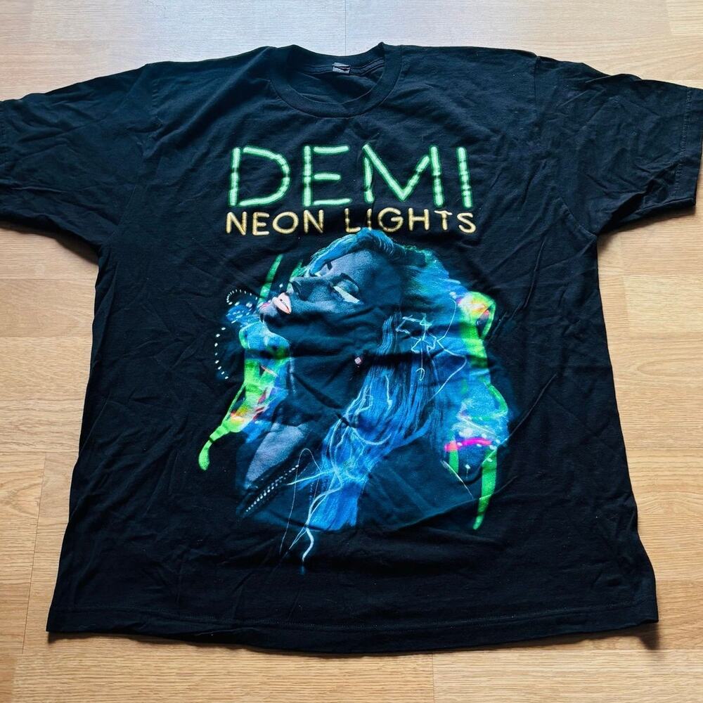 DEMI LEVATO NEON LIGHTS TOUR T SHIRT XL 2014